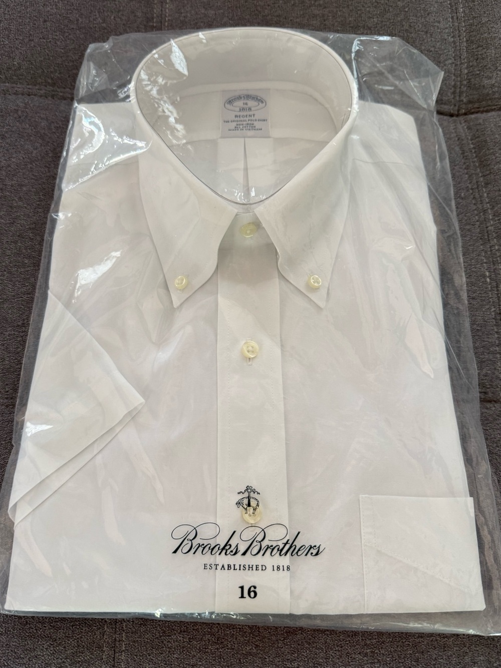 Brooks Brothers Men’s White Short-Sleeve Button-Down Dress Shirt. Non-iron.